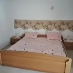 Moss\'S Economy Apartment