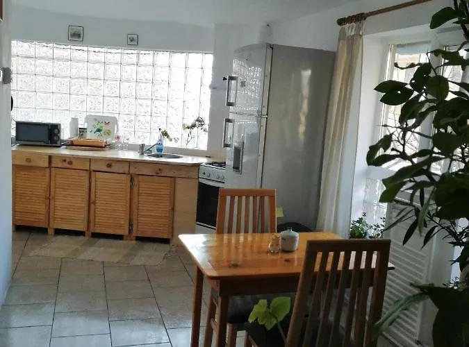 Moss\'S Economy Apartment
